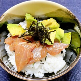 アボカドマグロ丼